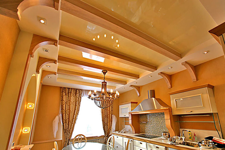 Натяжной потолок на кухне: 50+ фото удачного дизайна9